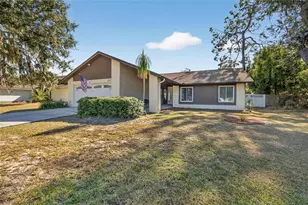 614 Sandalwood Dr, Plant City, FL 33563 - Photo 1