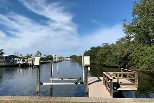 383 Mt Richmond Ave NE, Saint Petersburg, FL 33702 - Photo 1