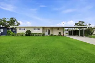 6134 Hampton Dr N, Saint Petersburg, FL 33710 - Photo 1