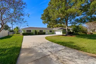 8678 10th St N, Saint Petersburg, FL 33701 - Photo 1