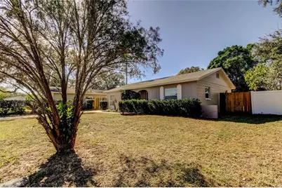 5525 Pine Circle NE, Saint Petersburg, FL 33703 - Photo 1