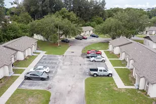 709 Oceanside Cir, Ruskin, FL 33570 - Photo 1