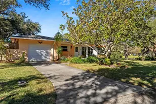 546 Forest Pkwy E, Largo, FL 33771 - Photo 1