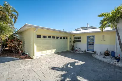 6933 S Shore Drive S, Saint Petersburg, FL 33707 - Photo 1