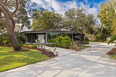 7117 Sunshine Drive S, Saint Petersburg, FL 33705 - Photo 1