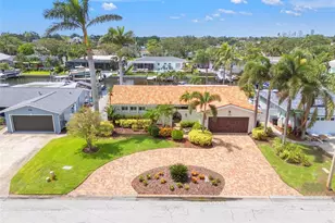 1424 47th Ave NE, Saint Petersburg, FL 33703 - Photo 1