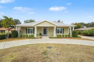 605 Manatee Dr, Ruskin, FL 33570 - Photo 1