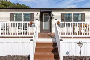 1306 Union Pacific Dr, Plant City, FL 33566 - Photo 1