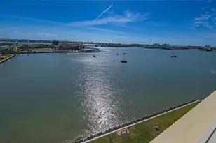 4775 Cove Cir, Saint Petersburg, FL 33708 - Photo 1