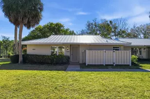 11372 W Bayshore Dr, Crystal River, FL 34429 - Photo 1