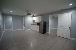 907 W Humphrey St, Tampa, FL 33604 - Photo 1