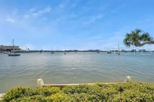 4550 Cove Cir, Saint Petersburg, FL 33708 - Photo 1