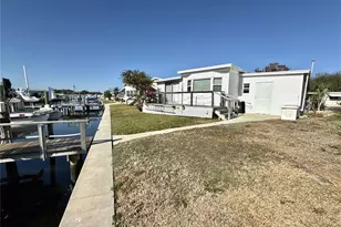 436 Mt Oak Ave NE, Saint Petersburg, FL 33702 - Photo 1