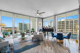 175 1st St S, Saint Petersburg, FL 33701 - Photo 1