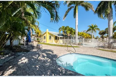 13136 4th Street E, Madeira Beach, FL 33708 - Photo 1