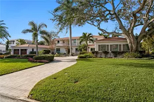 1237 Brightwaters Blvd NE, Saint Petersburg, FL 33704 - Photo 1