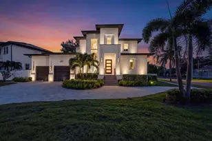 419 Bayview Dr NE, Saint Petersburg, FL 33704 - Photo 1