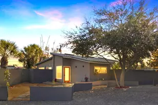 890 65th St S, Saint Petersburg, FL 33707 - Photo 1