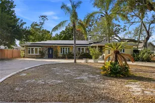 3515 Country Club Way S, Saint Petersburg, FL 33712 - Photo 1