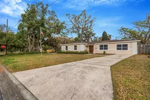 1201 N Palm Dr, Plant City, FL 33563 - Photo 1