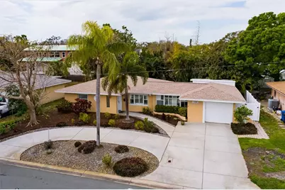 2209 Sunrise Drive SE, Saint Petersburg, FL 33705 - Photo 1