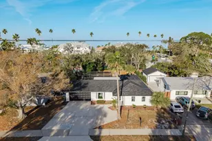 1762 Bayshore Blvd, Dunedin, FL 34698 - Photo 1