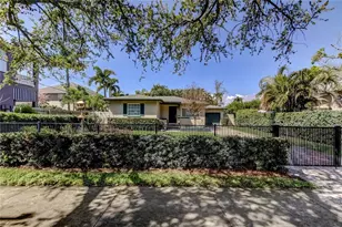218 Appian Way NE, Saint Petersburg, FL 33704 - Photo 1