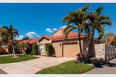 535 St Tropez Circle NE, Saint Petersburg, FL 33703 - Photo 1