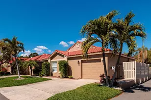 535 St Tropez Cir NE, Saint Petersburg, FL 33703 - Photo 1