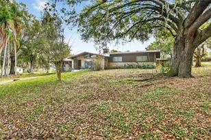 10820 Linda Vista Ln, Dade City, FL 33525 - Photo 1