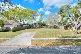 4103 Yellowwood Dr, Valrico, FL 33594 - Photo 1