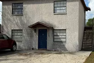 9906 N Myrtle St, Tampa, FL 33617 - Photo 1
