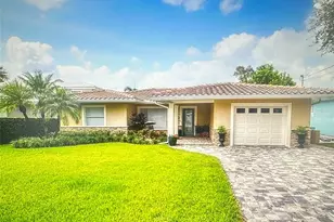 120 Bayside Dr, Clearwater Beach, FL 33767 - Photo 1