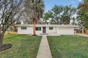 695 Sunset Dr, Tarpon Springs, FL 34689 - Photo 1