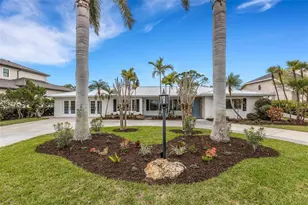 441 Bayshore Dr, Venice, FL 34285 - Photo 1