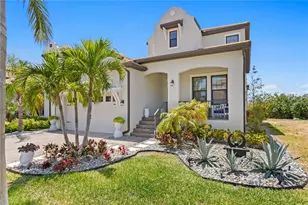 916 Seagrape Dr, Ruskin, FL 33570 - Photo 1
