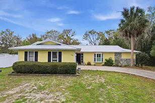 203 N McGowan Ave, Crystal River, FL 34429 - Photo 1