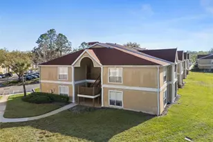9481 Highland Oak Dr, Tampa, FL 33647 - Photo 1