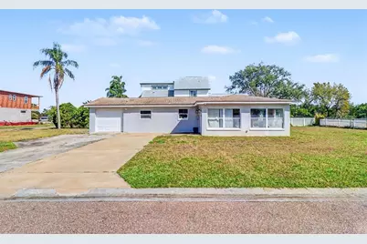 8751 Orient Way NE, Saint Petersburg, FL 33702 - Photo 1