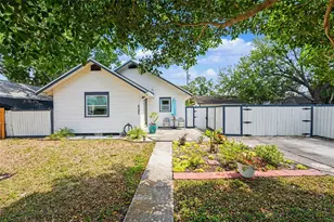 6385 31st St N, Saint Petersburg, FL 33702 - Photo 1