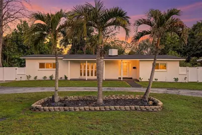 521 51st Avenue S, Saint Petersburg, FL 33705 - Photo 1