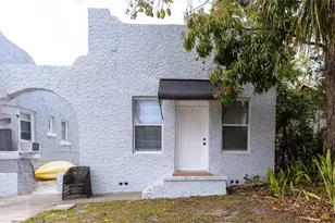 618 25th St W, Bradenton, FL 34205 - Photo 1