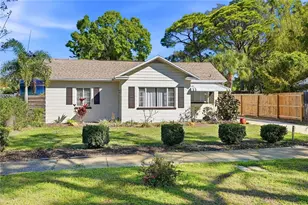 755 Alamanda Wy S, Saint Petersburg, FL 33705 - Photo 1