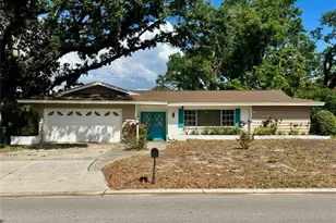 677 Pinewood Dr, Dunedin, FL 34698 - Photo 1