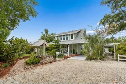 646 80th Avenue N, Saint Petersburg, FL 33702 - Photo 1