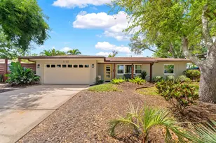 1100 36th Ave NE, Saint Petersburg, FL 33704 - Photo 1