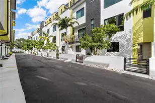 915 Arlington Ave N, Saint Petersburg, FL 33705 - Photo 1