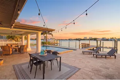 7172 S Shore Drive S, Saint Petersburg, FL 33707 - Photo 1
