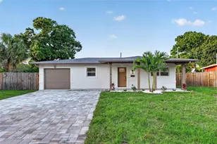 5518 Pine Cir NE, Saint Petersburg, FL 33703 - Photo 1