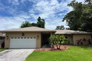915 Rolling Hills Dr, Palm Harbor, FL 34683 - Photo 1